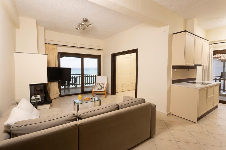 Take Me To The Sea - Beachfront, Starlink Apartment in Halkidiki