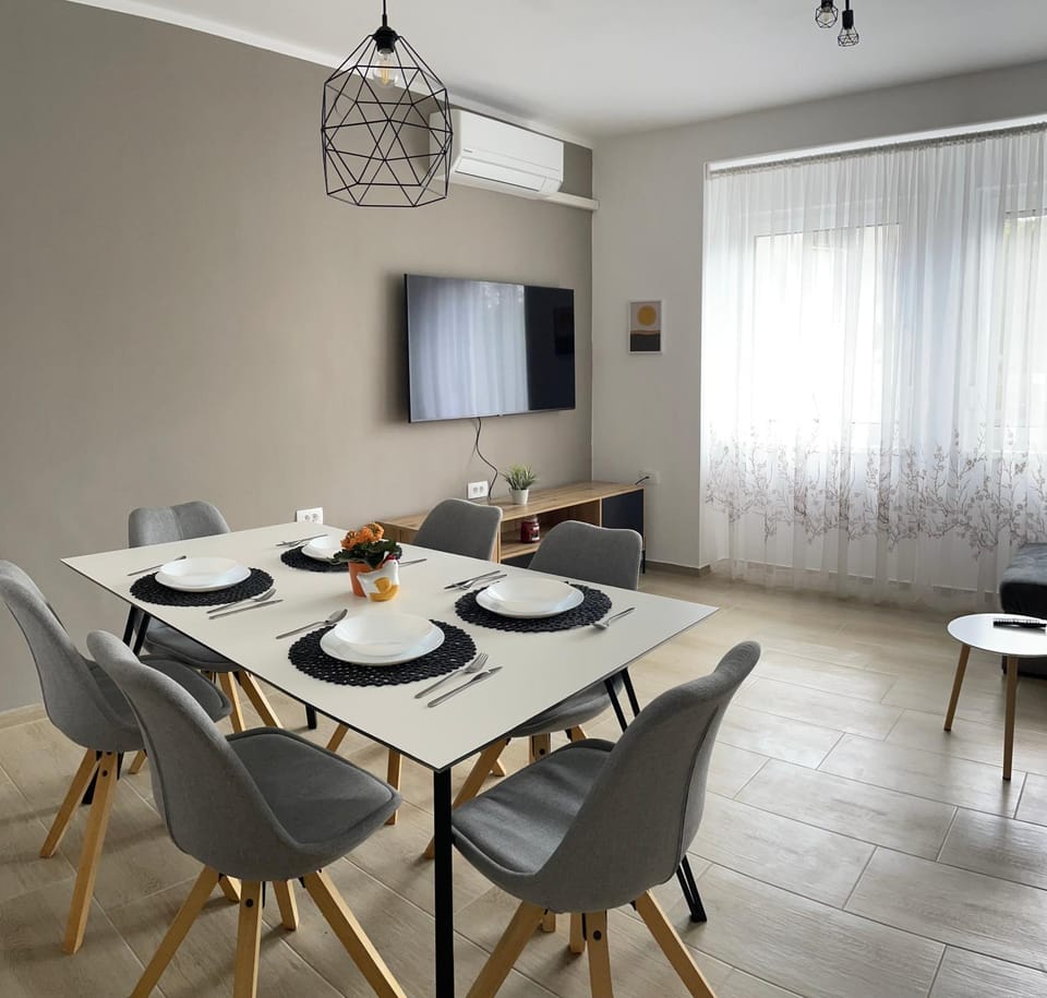 TV and multimedia, Living room, Dining area