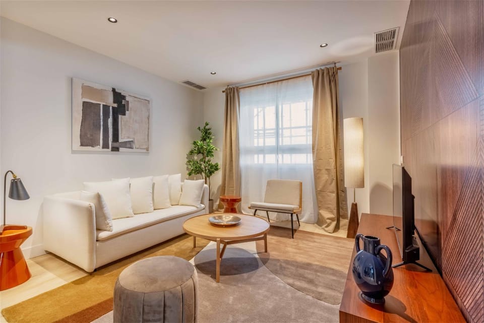 Communal lounge/ TV room, Living room