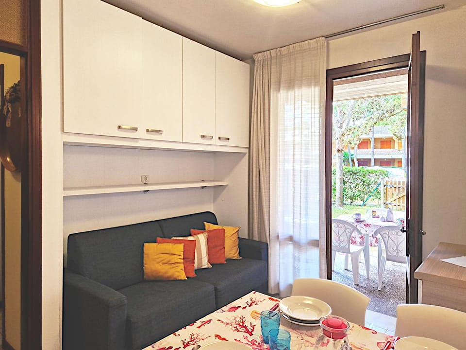 Garden, Balcony/Terrace, Living room, Dining area