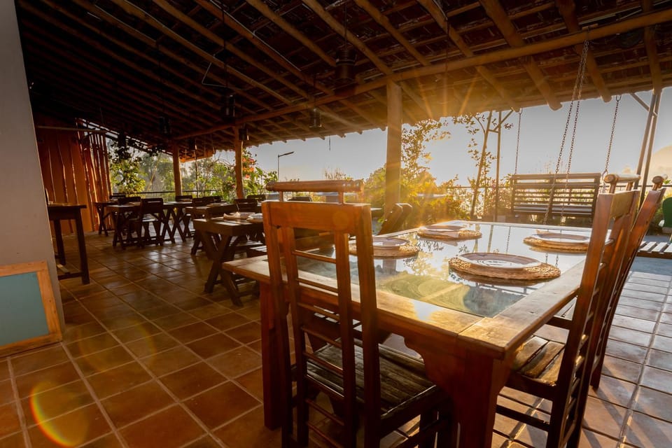 Restaurant/places to eat, Day, Natural landscape, View (from property/room), Balcony/Terrace, Banquet/Function facilities, Seating area, Dining area
