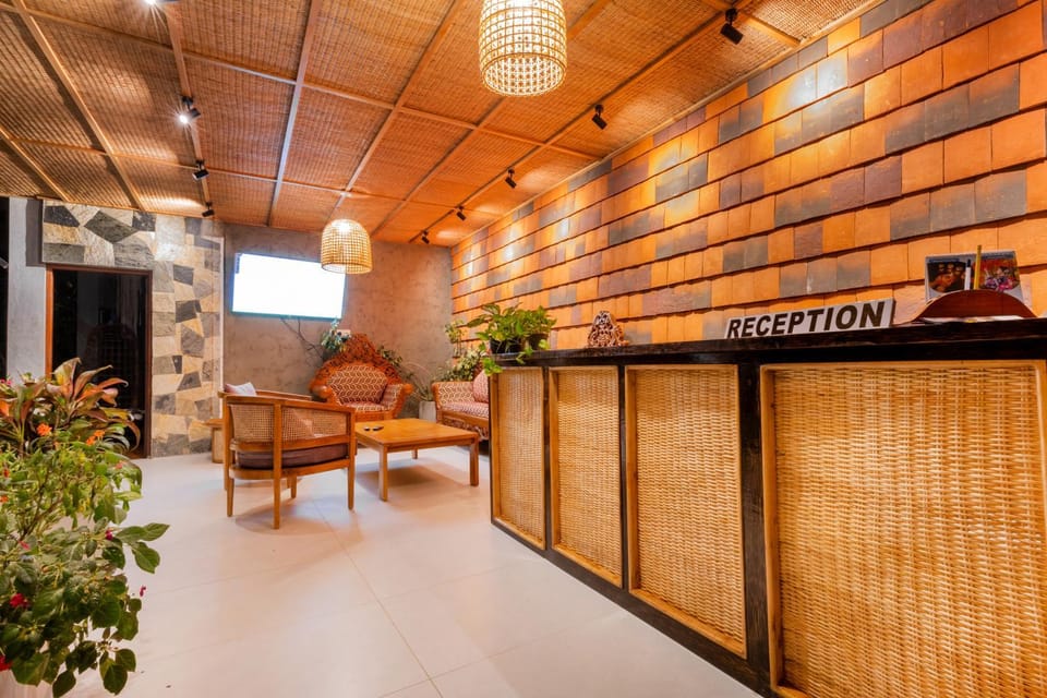 TV and multimedia, Kitchen or kitchenette, Living room, Seating area