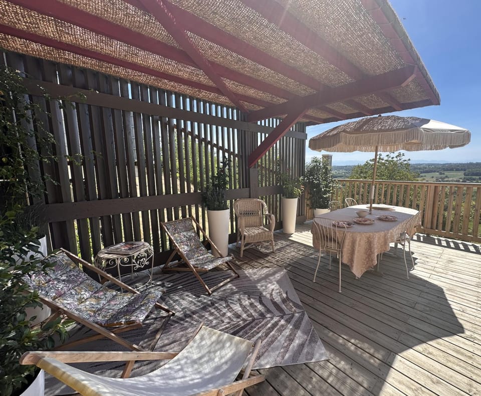 Property building, Patio, Patio, Balcony/Terrace, Balcony/Terrace, Dining area