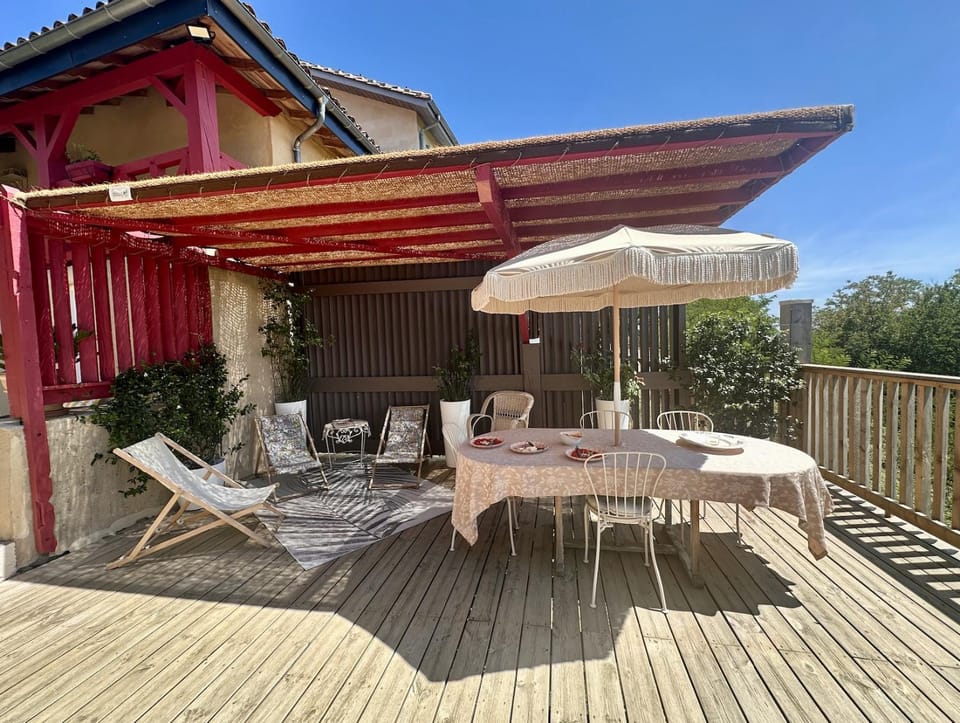 Property building, Patio, Patio, Balcony/Terrace, Balcony/Terrace, Dining area