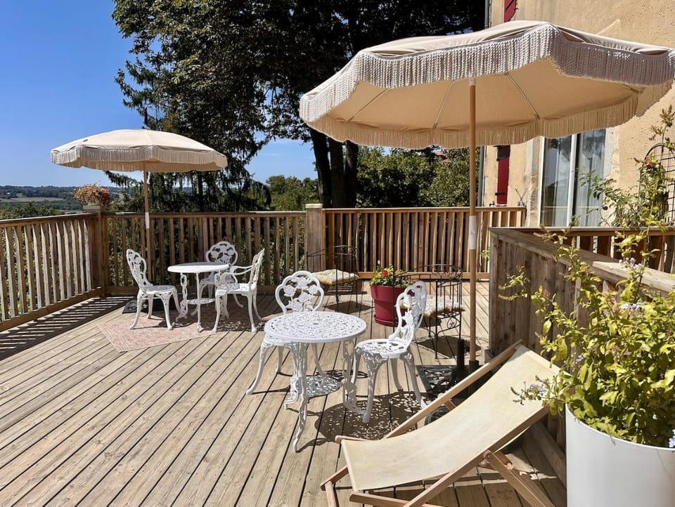 Property building, Patio, Patio, Balcony/Terrace, Balcony/Terrace, Dining area