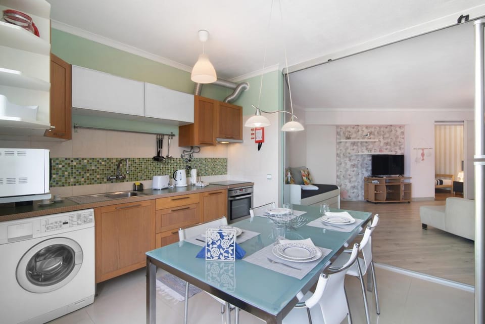 Kitchen or kitchenette, Living room