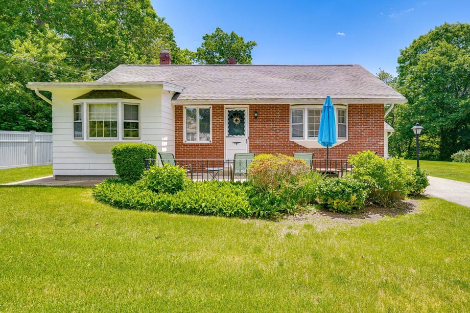 1 Mi to Beach! Family Gloucester Gem w/ Yard House in Gloucester
