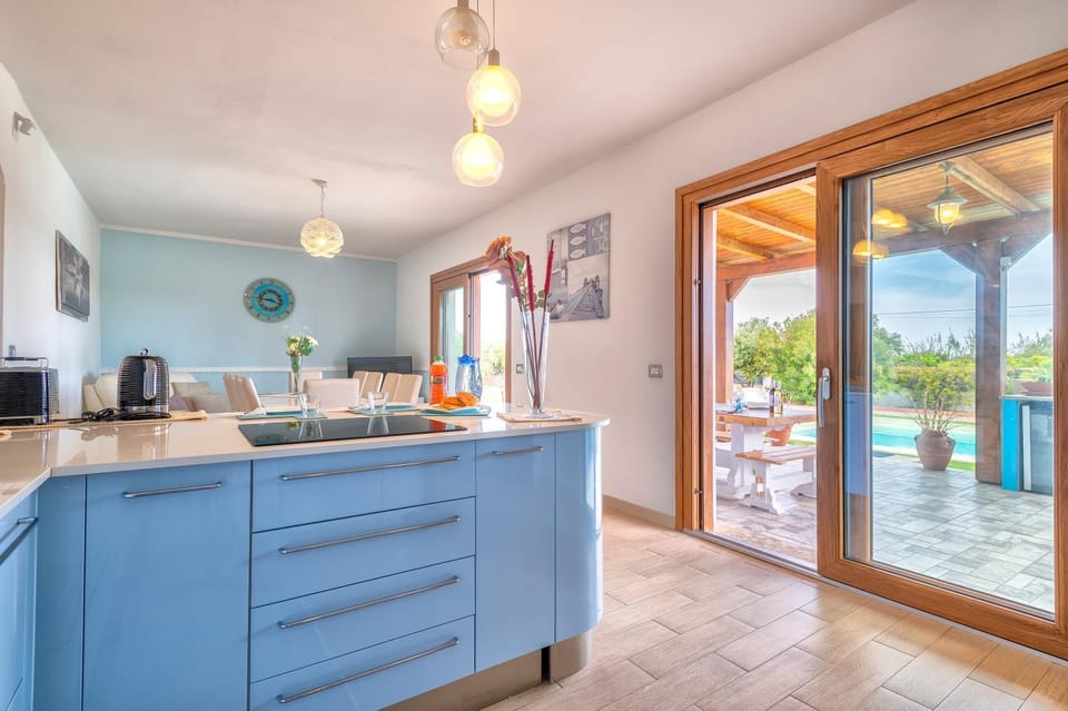 Property building, Kitchen or kitchenette, Living room