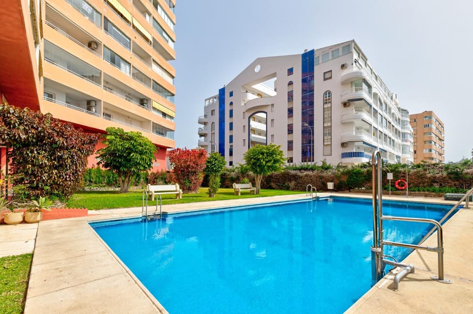 Property building, Day, Garden, Swimming pool