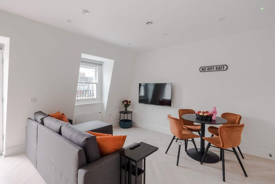 Top Floor 1-Bed - Balcony - Fitzrovia - Sleeps 4 Apartment in London Borough of Islington
