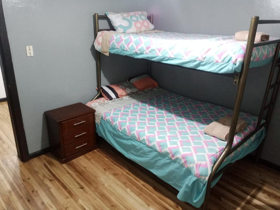 Departamento duplex para 17 personas en zona central de Cuenca Apartment in Cuenca