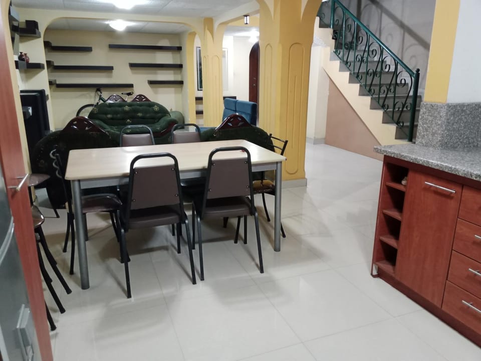 Departamento duplex para 17 personas en zona central de Cuenca Apartment in Cuenca