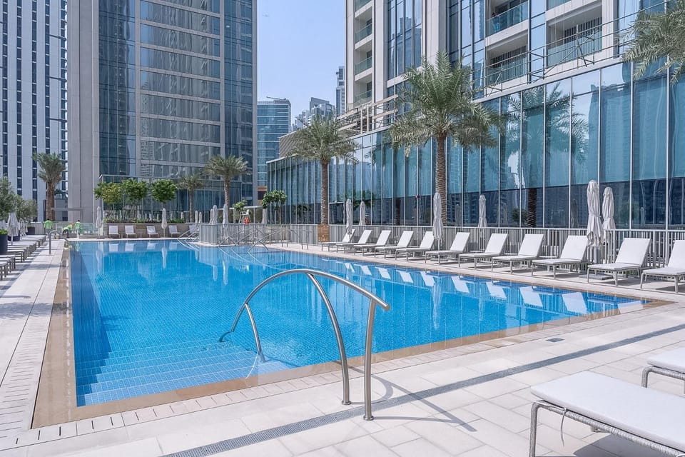 Property building, Day, Swimming pool