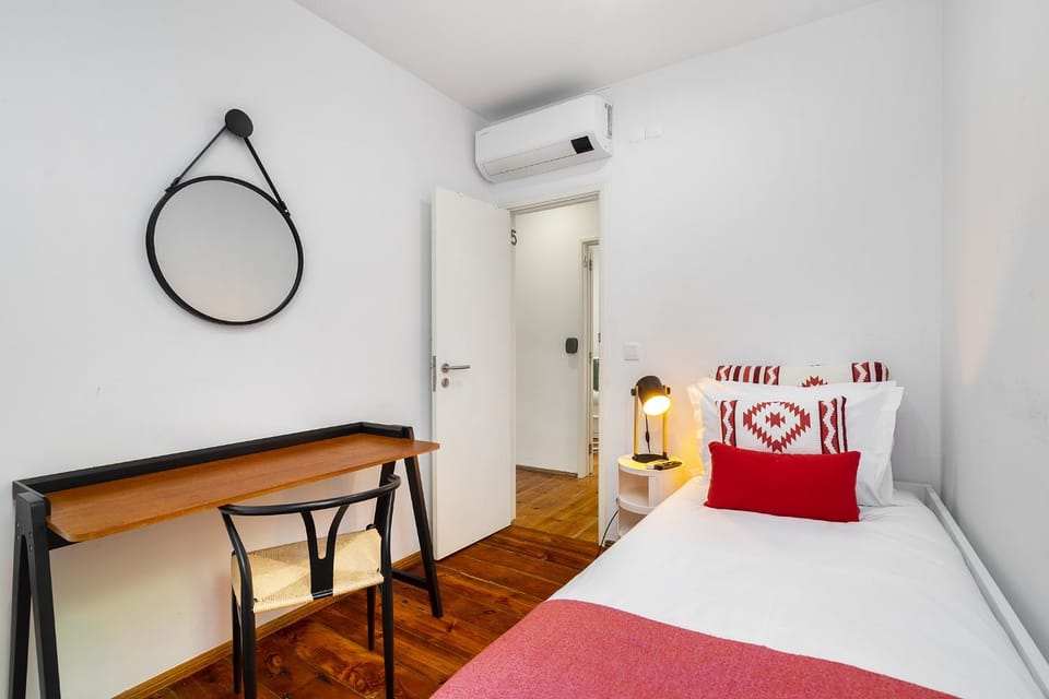 Bed, Bedroom, air conditioner