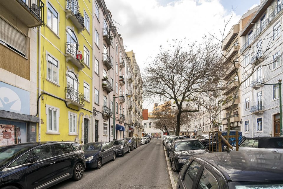 Property building, Neighbourhood