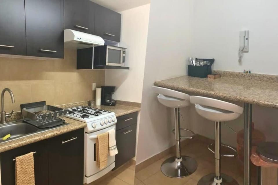 Kitchen or kitchenette, Dining area, stove