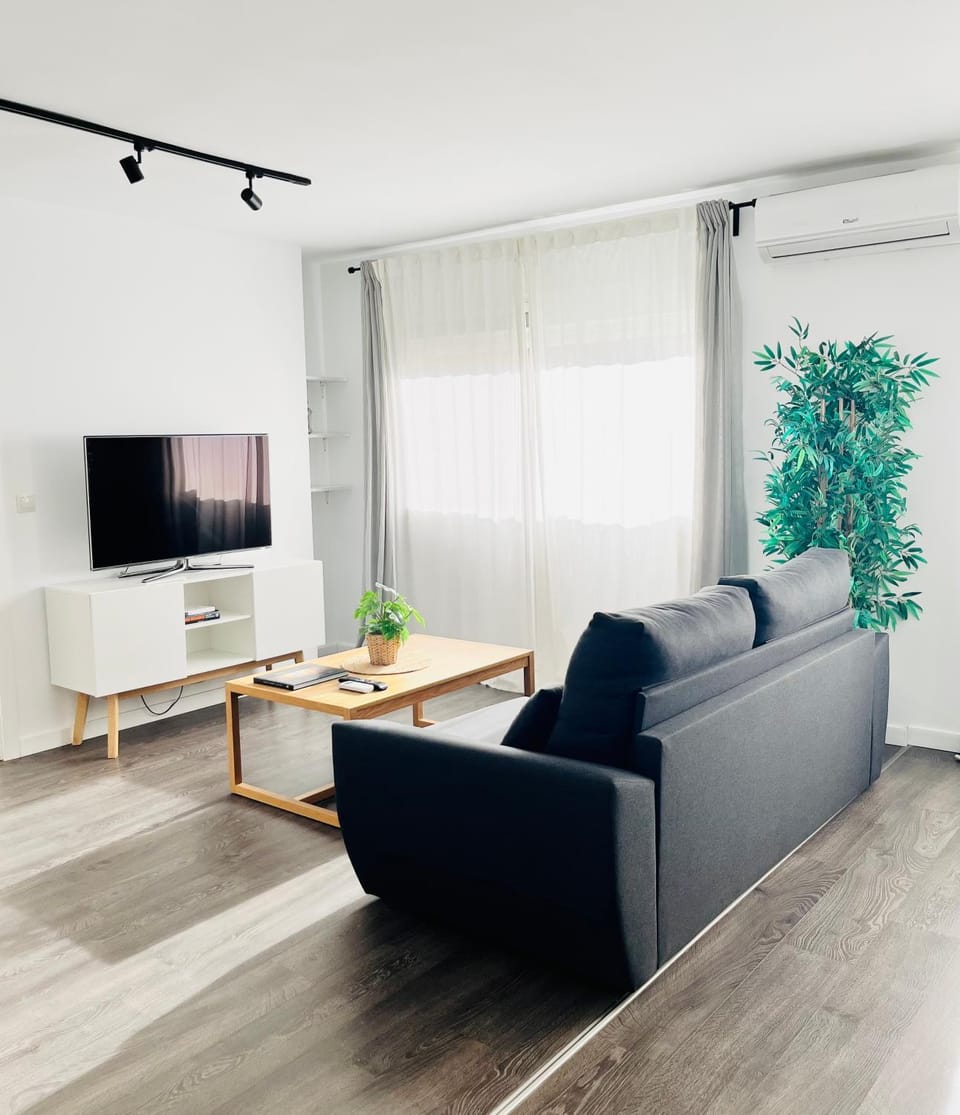 Communal lounge/ TV room, TV and multimedia, Living room, Seating area
