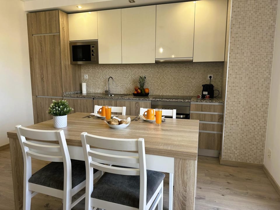 Dining area, kitchen
