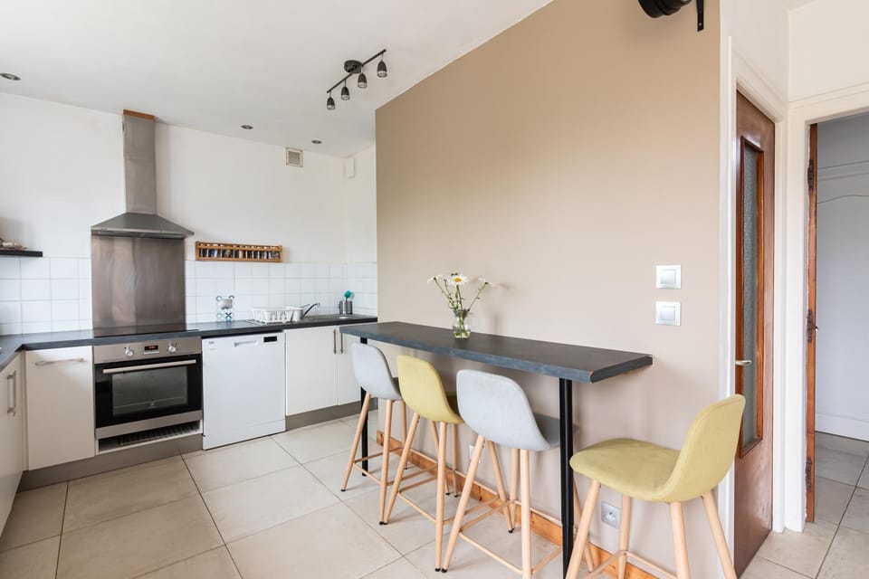 Dining area, kitchen