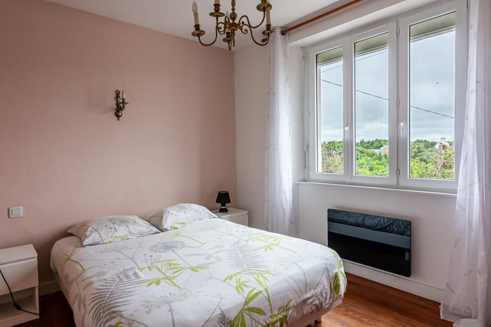 Photo of the whole room, Bedroom, Garden view