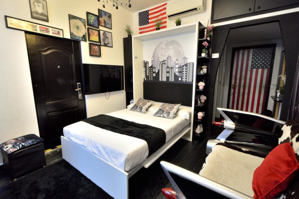 Bed, Photo of the whole room, Bedroom