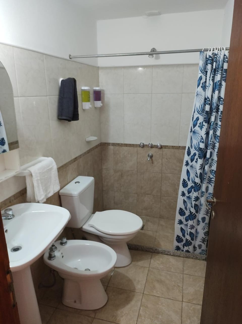 Shower, Toilet, Bathroom, bidet, towels