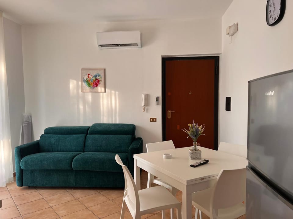 TV and multimedia, Living room, Dining area, air conditioner