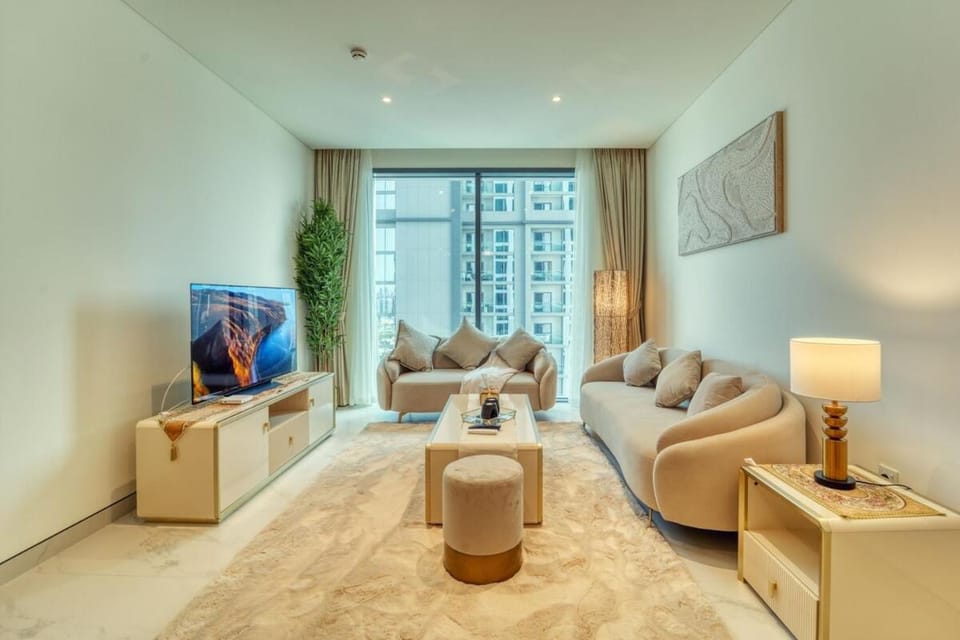 Modern 1BR Retreat Creek Vistas Apartment in Dubai