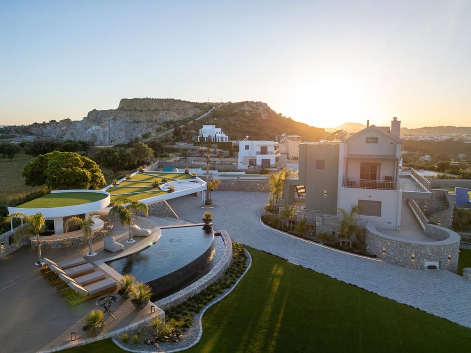 Property building, Day, Bird's eye view, Garden, Swimming pool