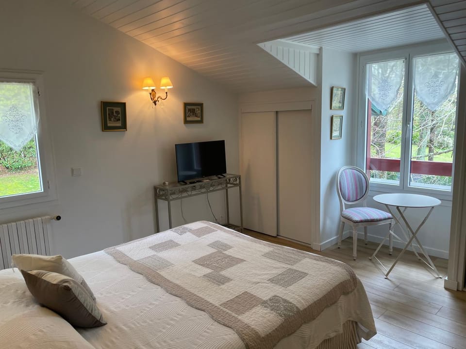 Guest house Maison Iratzean Bed and Breakfast in French Basque Country