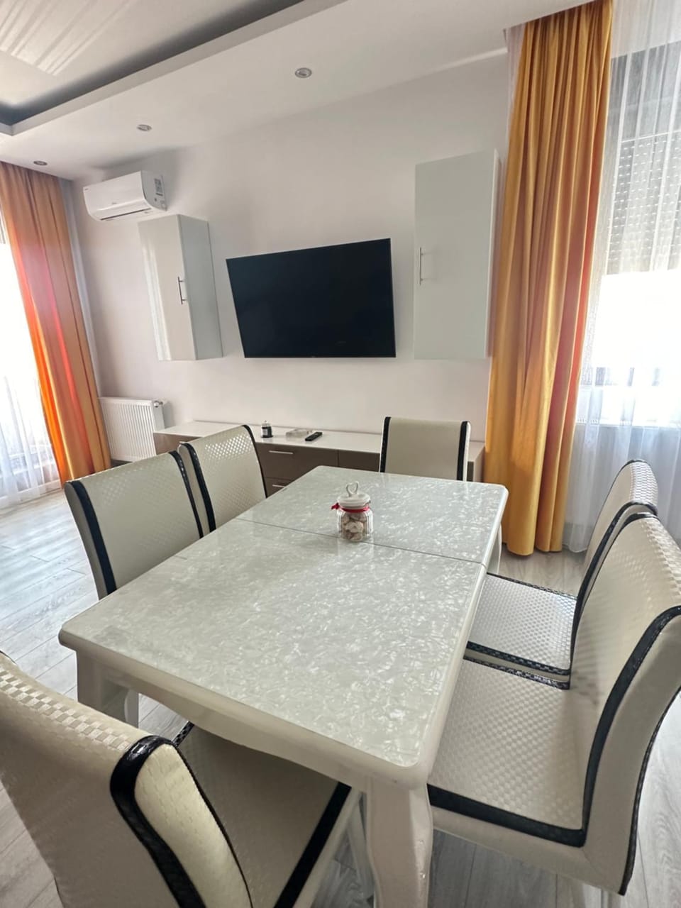 Living room, Seating area, Dining area, air conditioner