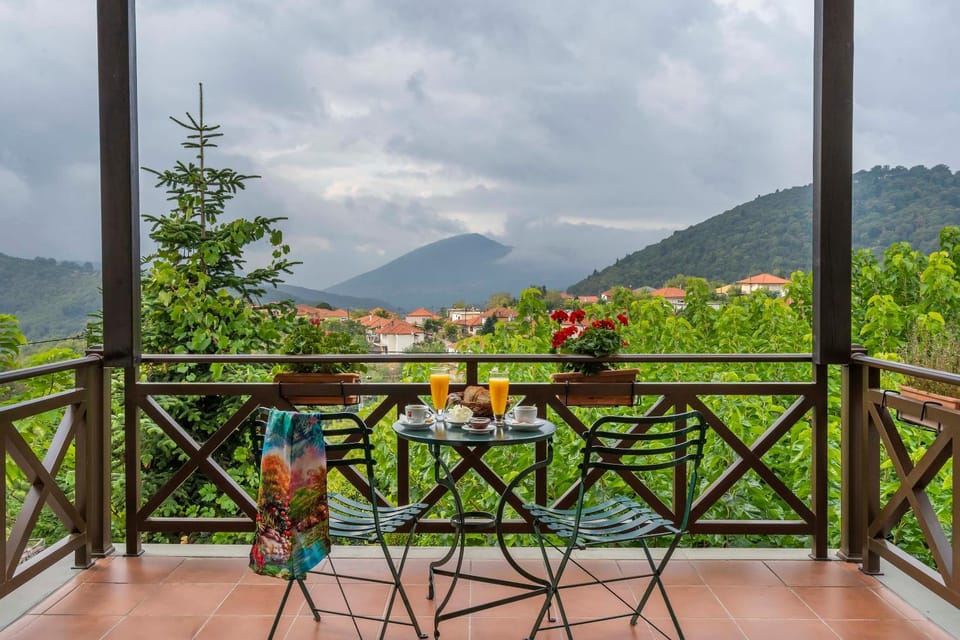 Balcony/Terrace, Mountain view