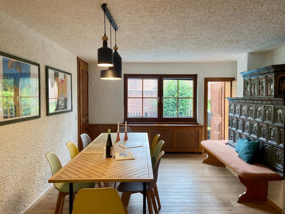 Seating area, Dining area