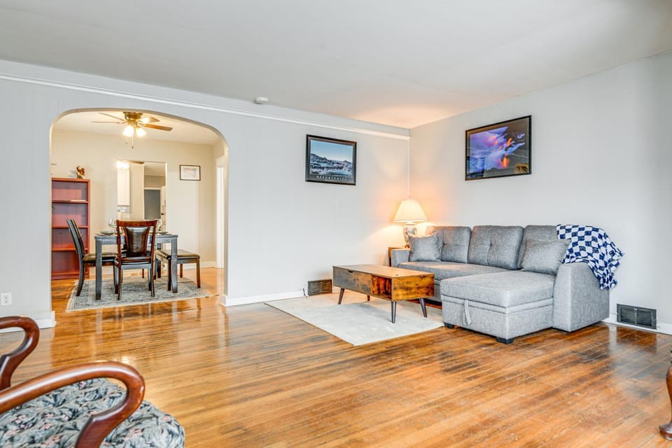 6 Mi to Dtwn Attractions Buffalo Apartment! Apartment in Grand Island