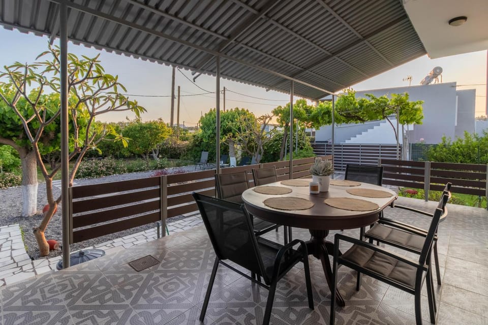 Patio, Day, Garden, View (from property/room), Balcony/Terrace, Dining area, Garden view
