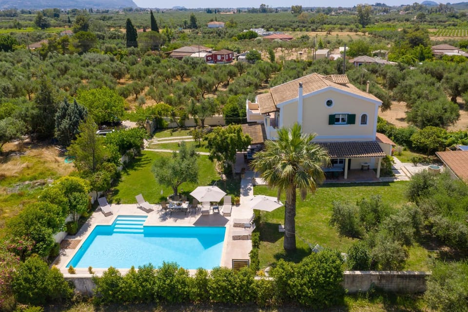 Day, Natural landscape, Bird's eye view, Garden, Garden view, Pool view, Swimming pool, sunbed