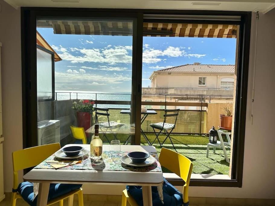 Patio, Living room, Dining area