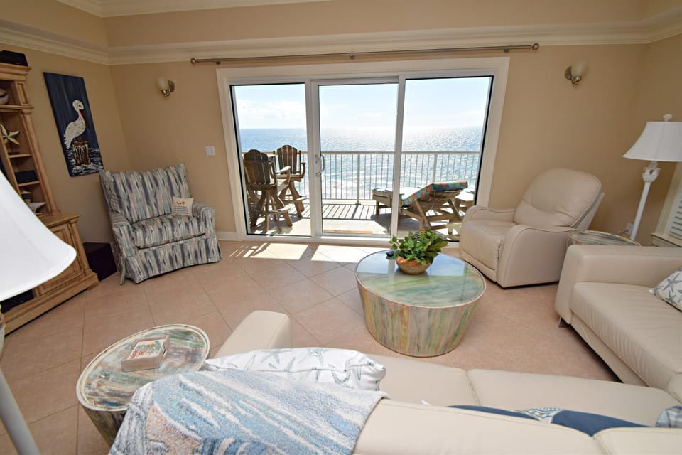 Balcony/Terrace, Living room, Seating area, Sea view
