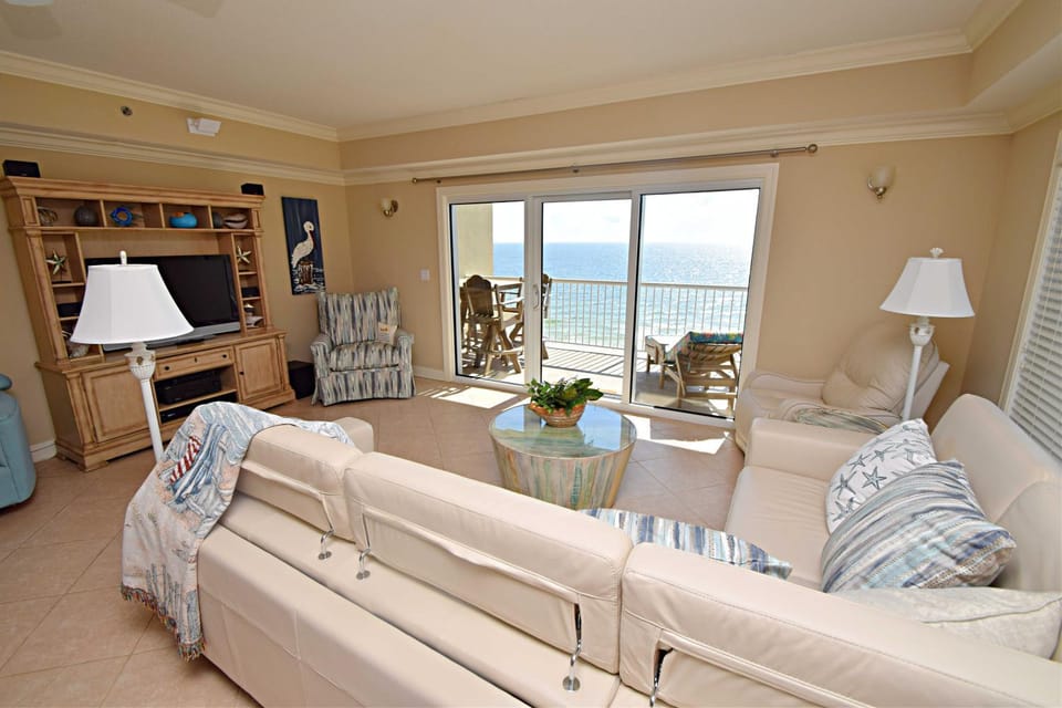 TV and multimedia, Living room, Seating area, Sea view