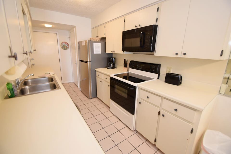 Kitchen or kitchenette, kitchen