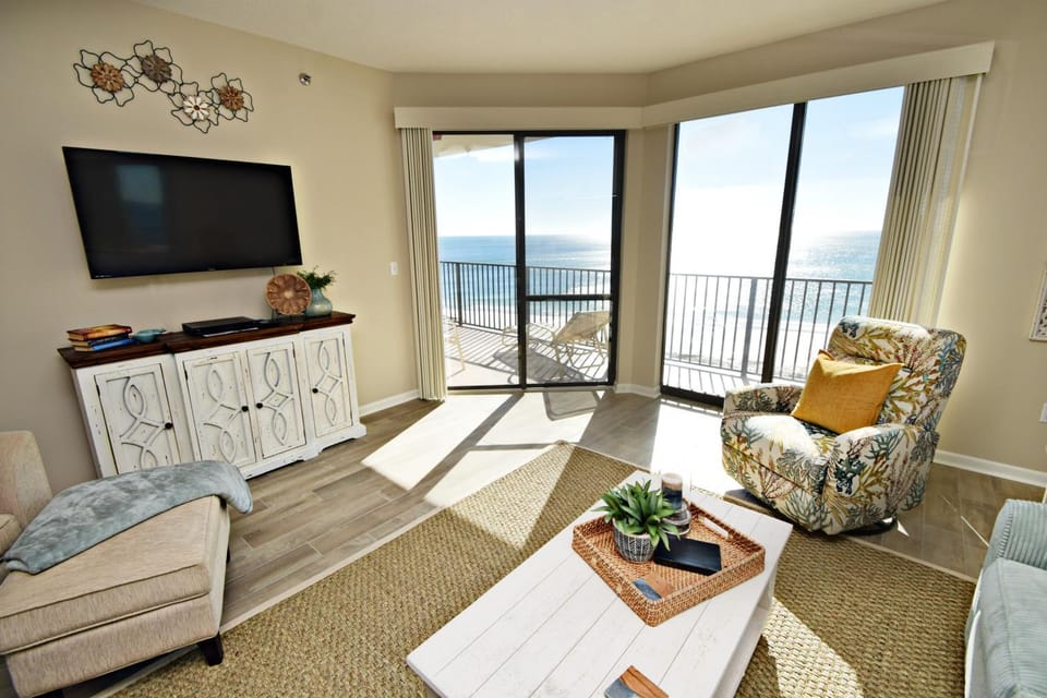TV and multimedia, View (from property/room), Living room, Seating area, Sea view