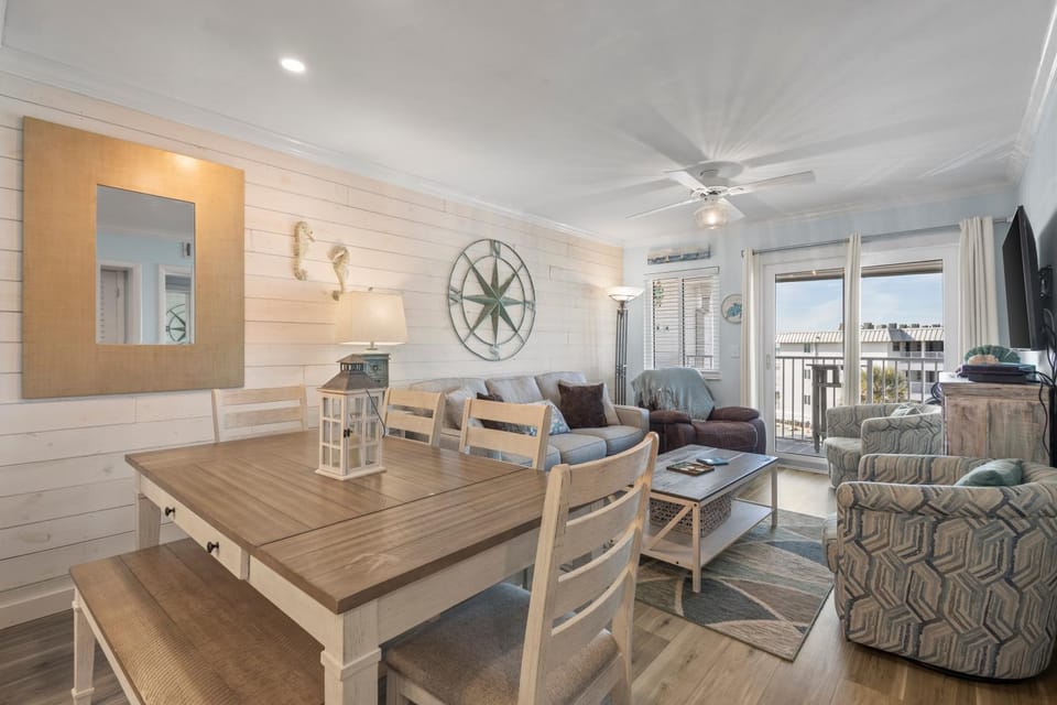TV and multimedia, Living room, Seating area, Dining area