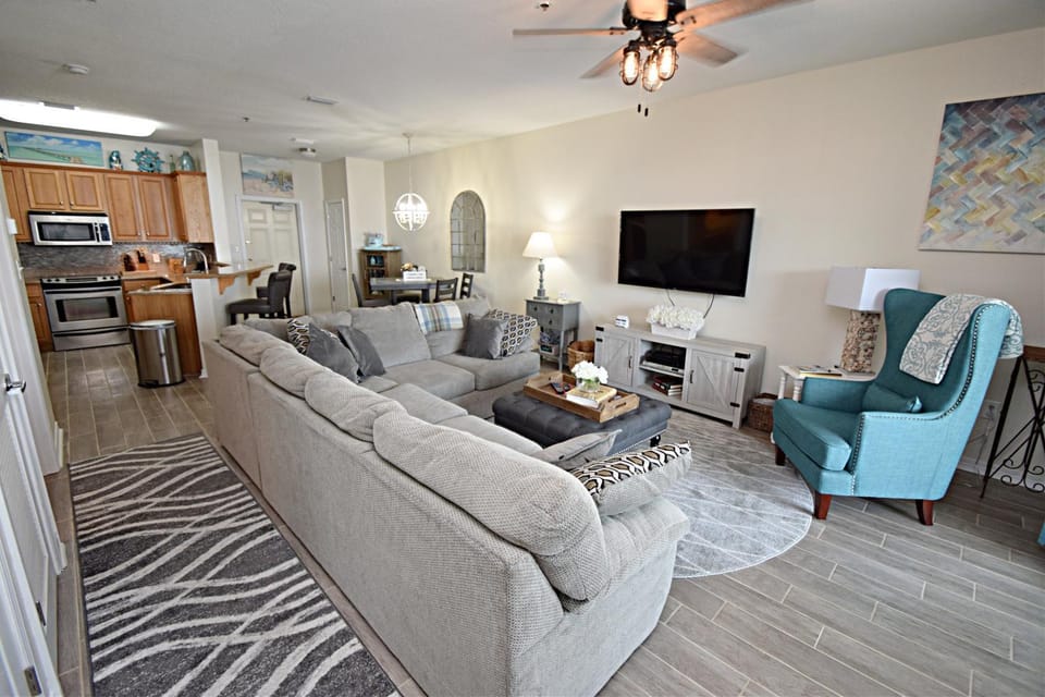 TV and multimedia, Kitchen or kitchenette, Living room, Photo of the whole room, Seating area