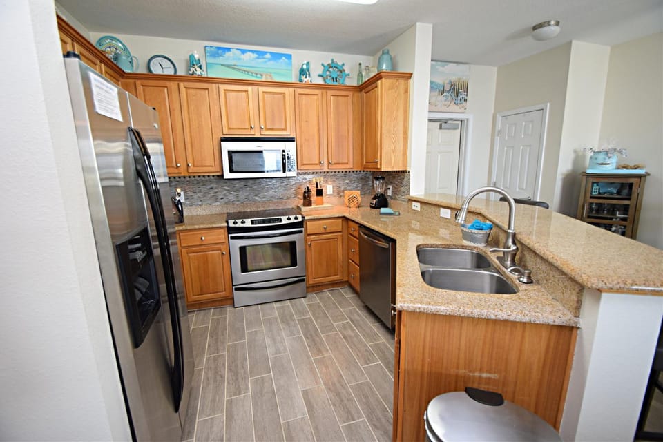 Kitchen or kitchenette, Dining area, oven, stove