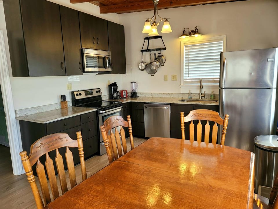 Kitchen or kitchenette, Dining area, dishwasher, oven, toaster, kitchen