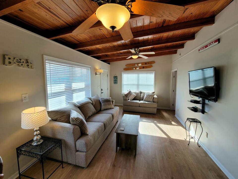 TV and multimedia, Living room, Photo of the whole room, Seating area