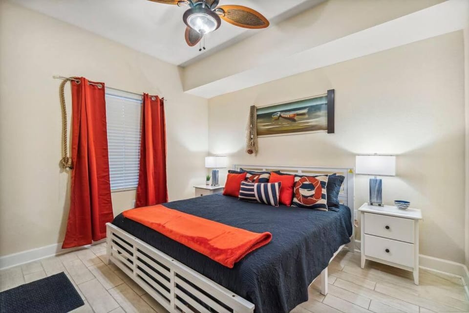 Ocean Front Condo 29th Floor - Must be 25 to Book House in Panama City Beach