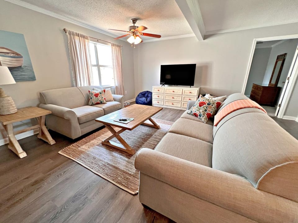 TV and multimedia, Living room, Photo of the whole room, Seating area