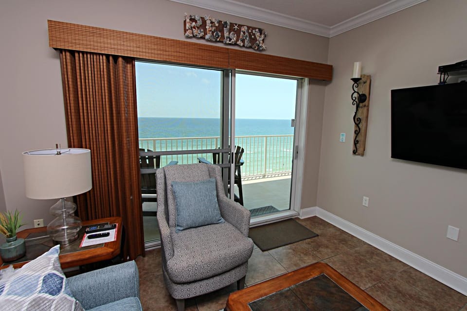 TV and multimedia, View (from property/room), Seating area, Sea view