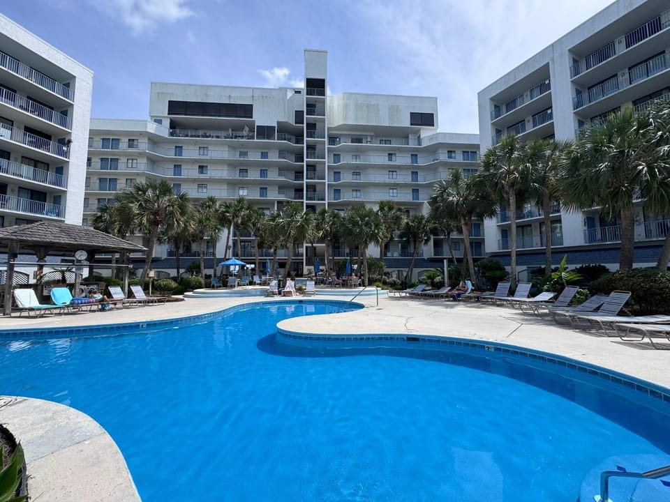 Property building, Day, Pool view, Swimming pool